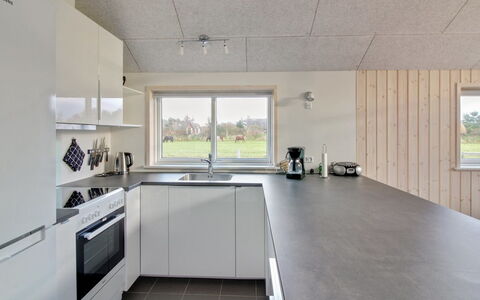 Ethel - 1.5Km to the Fjord: Cuisine, Sol, Plafond, Comptoir, Design Intérieur, Sol, Cabinetry, Appareil De Cuisine, Électroménager