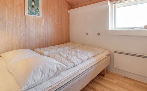 Enwald - 300M from the Sea: Lit, Chambre, Mur, Literie, Drap De Lit, Sol, Sol, Bois, Design Intérieur, Plafond
