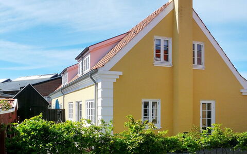 Tuulia - 1.1Km from the Sea: Bois, Toit, Architecture, Domicile, Maison, Chalet, Siding, Dur, Pente, Biens