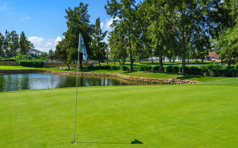 El Manantial de Santa Maria: Plante, L'Eau, Ciel, Arbre, Paysage Naturel, Club De Golf, Terrain De Golf, Nuage, Lot Terre