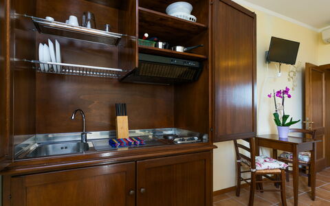 Vinci 956: Meubles, Cabinetry, Evier, Comptoir, Robinet, Évier, Bois, Plante D'Appartement, Bâtiment, Éclairage