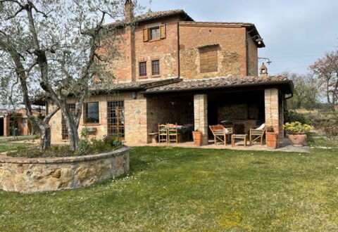 Villa Nibbiano: Plante, Ciel, Bâtiment, Fenêtre, Maison, Arbre, Lot Terre, Bois, Herbe, Chalet