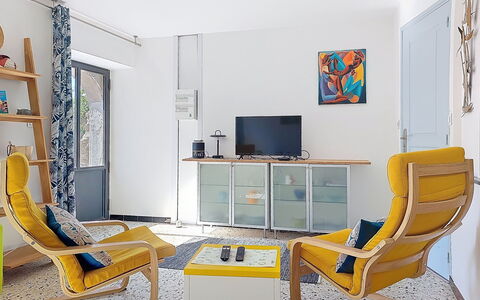 Mimosa: Meubles, Design Intérieur, Sol, Sol, Chaise, Pièce, Éclairage, Salon, Domicile, Appartement