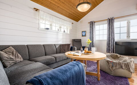 Hagehytta: Design Intérieur, Bois, Canapé, Sol, Meubles, Plafond, Sol, Salon, Domicile
