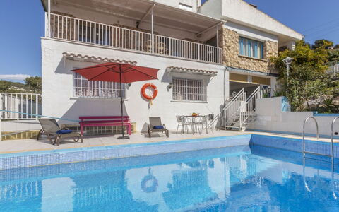 Villa Pedro: Piscine, Zone Résidentielle, Recours, Établissements Humains, Composite, Biens, Mobilier De Jardin, Villa, Hôtel, Balcon