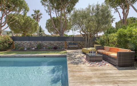 La Choupette: L'Eau, Plante, Ciel, Arbre, Mobilier De Jardin, Ombre, Piscine, Paysage, Arecales, Loisir