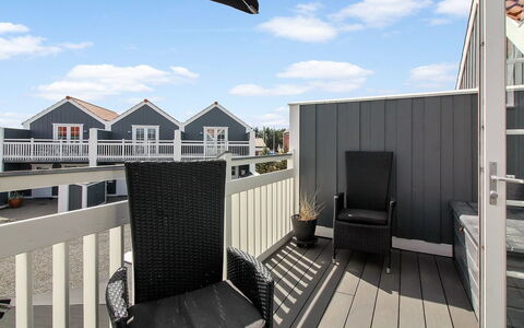 Vinny - 1.2Km from the Sea: 