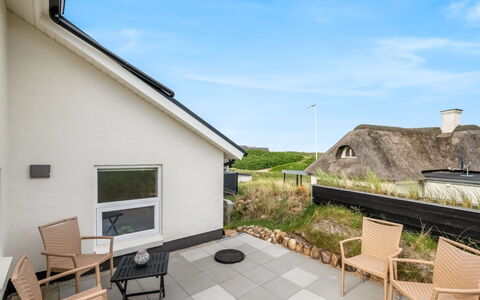 Ristana - 100M from the Sea: Domicile, Toit, Chalet, Biens, Allée, Balcon, Daylighting, Villa