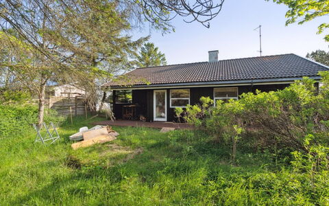 Gottliebe - 850M from the Sea: Toit, Domicile, Maison, Siding, Chalet, Composite, Porte, Fenêtre À Guillotine, Biens, Cheminée