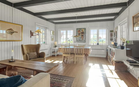 Christin - 275M from the Sea: Design Intérieur, Bois, Plafond, Meubles, Sol, Sol, Domicile, Parquet, Salon, Luminaire