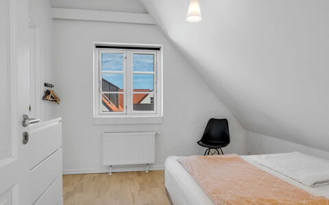 Springimile - 300M from the Sea: Mur, Bois, Sol, Sol, Design Intérieur, Plafond, Chambre, Domicile, Lit, Pièce