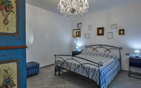 La Tana del Pescatore: Propriété, Meubles, Bâtiment, Bleu, Bleu Azur, Éclairage, Confort, Design Intérieur, Bois, Maison