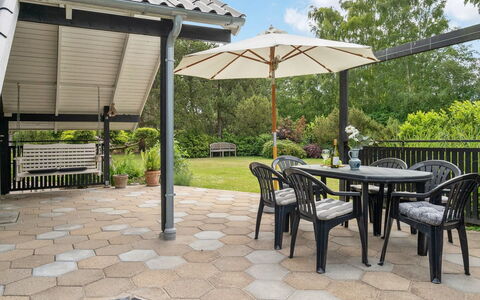 Nadezda - 450M from the Sea: Mobilier De Jardin, Meubles, Ombre, Tableau De Plein Air, Chaise, Jardin, Pot De Fleur, Structure En Plein Air, Patio, Plate-Forme