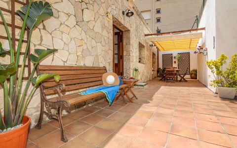 El Raco: Plante, Propriété, Bâtiment, Pot De Fleur, Fenêtre, Bois, Plante D'Appartement, Design Intérieur, Mobilier De Jardin, Sol