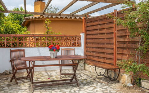El Raco: Plante, Propriété, Meubles, Ciel, Ombre, Bâtiment, Bois, Tableau De Plein Air, Mobilier De Jardin, Extérieur Banc