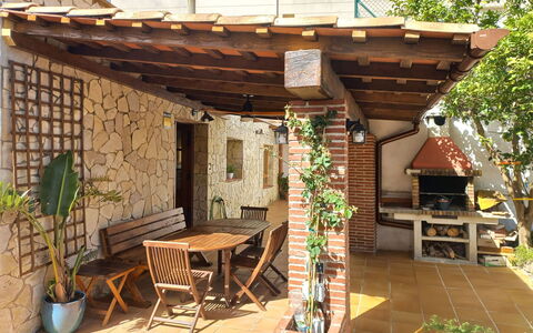 El Raco: Meubles, Bois, Pot De Fleur, Mobilier De Jardin, Table, Chaise, Porche, Porte, Plante D'Appartement, Tableau De Plein Air