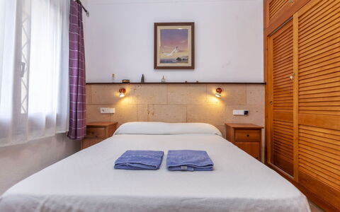 El Raco: Bois, Design Intérieur, Lit, Meubles, Sol, Sol, Plafond, Chambre, Pièce, Appartement