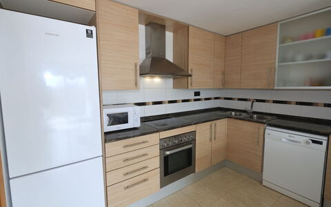 Golden Beach: Cabinetry, Meubles, Comptoir, Cuisinière, Appareil De Cuisine, Cuisine, Design Intérieur, Bois, Évier, Principaux Appliance