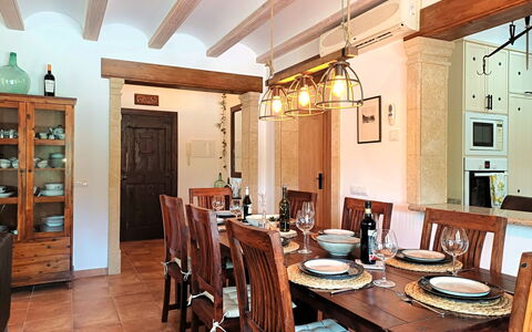 Villa Lantana: Meubles, Design Intérieur, Salle À Manger, Bois, Sol, Plafond, Chaise, Table, Luminaire, Table Cuisine Et Salle A Manger