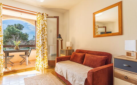 Les Iles du Soleil: Meubles, Appartement, Domicile, Balcon, Tache De Bois, Ombre, Chaise, Eco Hôtel, Mobilier De Jardin, Plante D'Appartement