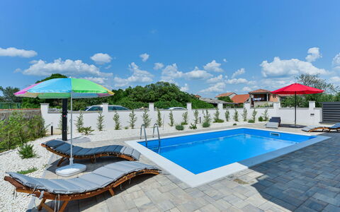 Sunset: L'Eau, Ciel, Nuage, Propriété, Piscine, Bleu Azur, Balancelle, Mobilier De Jardin, Ombre, Bâtiment
