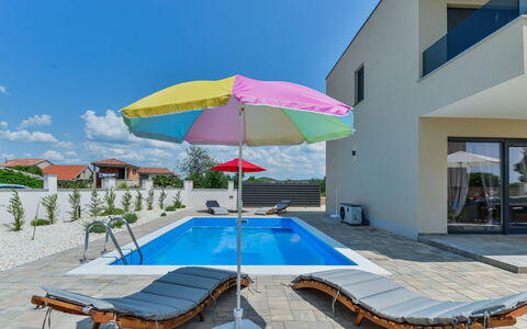 Sunset: Ciel, Bâtiment, Propriété, Jour, L'Eau, Piscine, Parapluie, Bleu Azur, Ombre, Balancelle