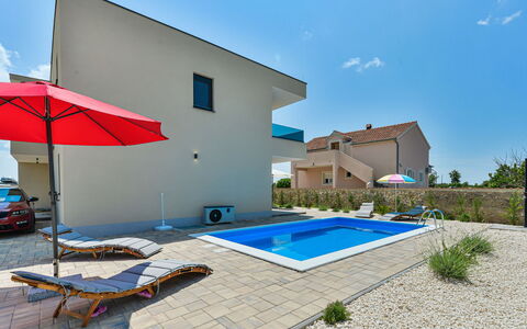 Sunset: Ciel, Propriété, Bâtiment, Plante, Nuage, Ombre, Piscine, Mobilier De Jardin, Maison, Fenêtre