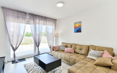 Sunset: Propriété, Meubles, Canapé, Bâtiment, Plante, Design Intérieur, Bois, Confort, Sol, Salon