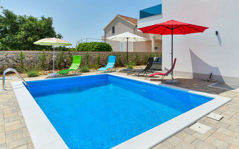 Sunrise: L'Eau, Bâtiment, Propriété, Plante, Piscine, Fenêtre, Bleu Azur, Ciel, Ombre, Maison