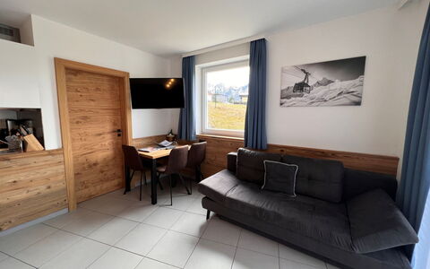 Rehkitz: Meubles, Cadre, Confort, Canapé, Bâtiment, Bois, Sol, Sol, Table, Lampe