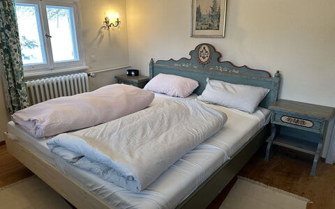 Kesslerberg: Propriété, Meubles, Fenêtre, Confort, Bleu Azur, Bois, Cadre De Lit, Éclairage, Design Intérieur, Table