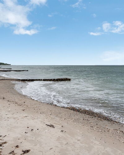 Elsabeth - 20M from the Sea
