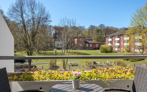 Pekka - 50M from the Sea: Chaise, Cour, Plante D'Appartement, Mobilier De Jardin, Table Basse, Table Cuisine Et Salle A Manger, Tableau De Plein Air, Balcon