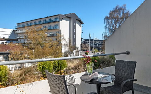 Pekka - 50M from the Sea: Appartement, Balcon, Condominium, Aluminium, Clôture, Balustrade