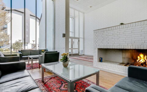 Pekka - 50M from the Sea: Plafond, Sol, Design Intérieur, Sol, Domicile, Appartement, Salon, Canapé, Pièce