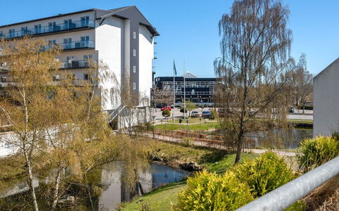 Pekka - 50M from the Sea: Jour, Bâtiment, Zone Résidentielle, Appartement, Design Urbain, Établissements Humains, Condominium, Quartier Général, Siège Social