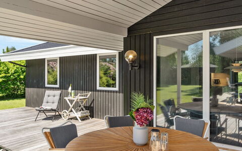 Ingelis - 1.2Km from the Sea: Sol, Sol, Plafond, Design Intérieur, Comptoir, Cuisine, Cabinetry, Pièce, Principaux Appliance, Luminaire