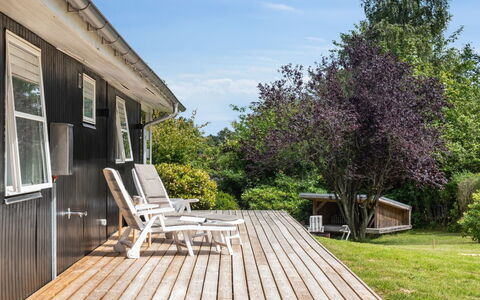 Donco - 600M from the Sea: Végétation, Arbuste, Printemps, Chalet, Jardin, Ombre, Arrière-Cour, Cour, Chaise