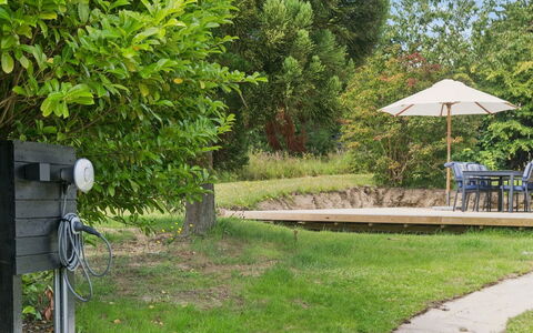 Donco - 600M from the Sea: Végétation, Arbuste, Printemps, Chalet, Jardin, Ombre, Arrière-Cour, Cour, Chaise