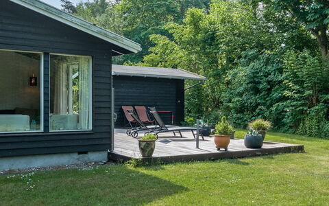Lucie - 1.5Km from the Sea: Chalet, Couverture De Sol, Jardin, Ombre, Batiments Jardin, Mobilier De Jardin, Pelouse, Arrière-Cour, Cour, Siding