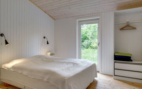 Lucie - 1.5Km from the Sea: Sol, Bois, Sol, Design Intérieur, Plafond, Chambre, Parquet, Meubles, Lit, Domicile