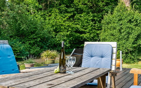 Lucie - 1.5Km from the Sea: Meubles, Mobilier De Jardin, Bois, Table, Chaise, Tableau De Plein Air, Dur, Planche, Tache De Bois, Jardin
