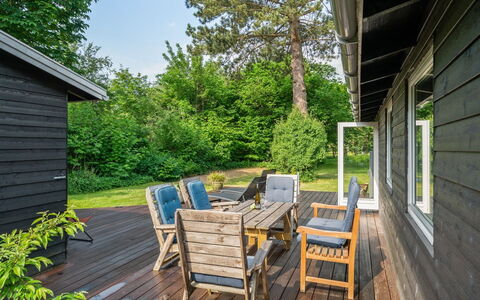 Lucie - 1.5Km from the Sea: Bois, Arbuste, Chalet, Siding, Domicile, Porche, Dur, Planche, Lot Terre, Couverture De Sol