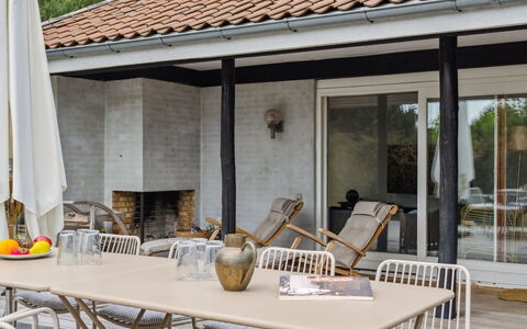 Tonia - 290M from the Sea: 
