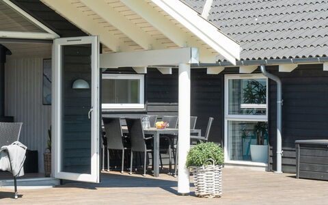 Vara - 800M from the Sea: Appartement, Ombre, Balcon, Chaise, Clôture, Mobilier De Jardin, Aluminium, Gazon Artificiel