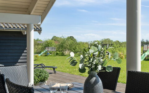 Vara - 800M from the Sea: Appartement, Ombre, Balcon, Chaise, Clôture, Mobilier De Jardin, Aluminium, Gazon Artificiel