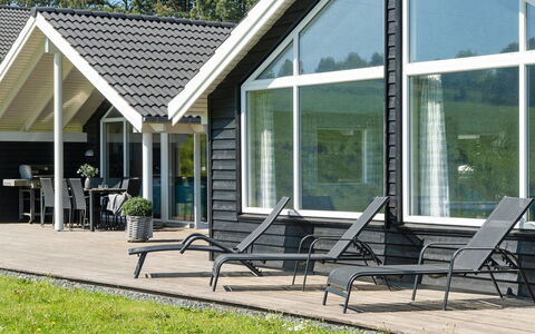 Vara - 800M from the Sea: Appartement, Ombre, Balcon, Chaise, Clôture, Mobilier De Jardin, Aluminium, Gazon Artificiel