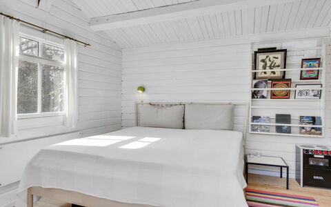 Mariela - 800M from the Sea: Sol, Design Intérieur, Sol, Bois, Plafond, Chambre, Meubles, Parquet, Lit, Pièce