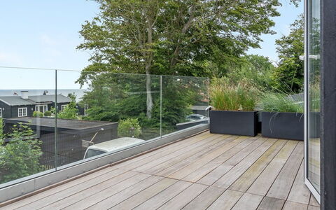 Ebke - 70M from the Sea: Bois, Parquet, Plate-Forme, Composite, Porche, Balcon, Balustrade, Dur, Planche, Tache De Bois