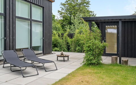 Ebke - 70M from the Sea: Jardin, Mobilier De Jardin, Ombre, Arrière-Cour, Aménagement Paysager, Pelouse, Cour, Batiments Jardin, Chaise, Dur